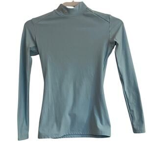 Under Armour Chest 28 in Hip 28 in Long Sleeve Athletic Sport